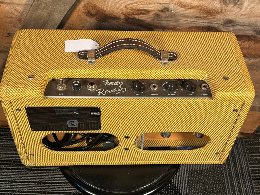 Fender Tube Reverb Unit – Starr's Guitars