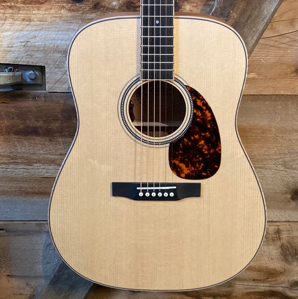 Larrivee D-03e